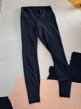 ALO Yoga Black High-Rise Leggings with Subtle Logo